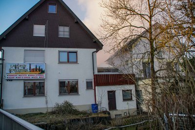 Renningen: Gebaeudebrand in Renningen Grosseinsatz fuer die Feuerwehren